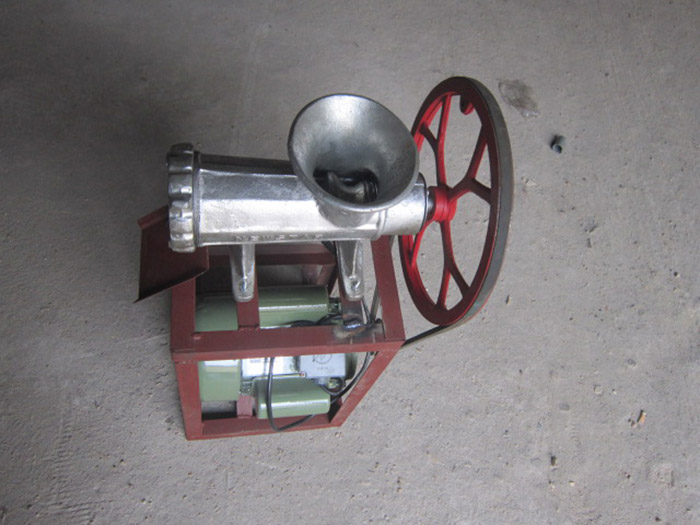 electric meat grinder with support